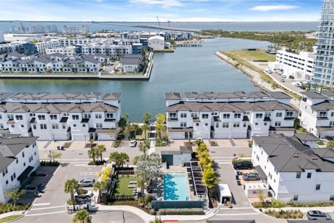 Townhouse in Tampa, Florida 4 bedrooms, 234.49 sq.m. № 2238546 - photo 7