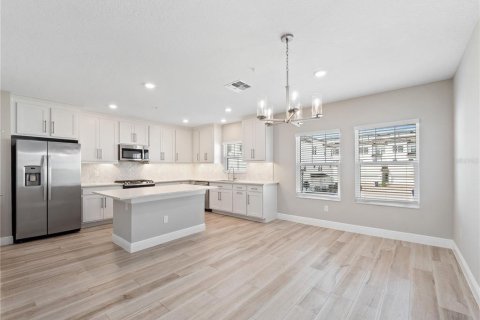 Townhouse in Tampa, Florida 4 bedrooms, 234.49 sq.m. № 2238546 - photo 23