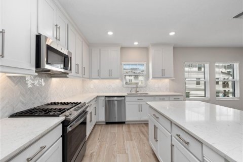Townhouse in Tampa, Florida 4 bedrooms, 234.49 sq.m. № 2238546 - photo 18