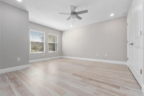 Townhouse in Tampa, Florida 4 bedrooms, 234.49 sq.m. № 2238546 - photo 12