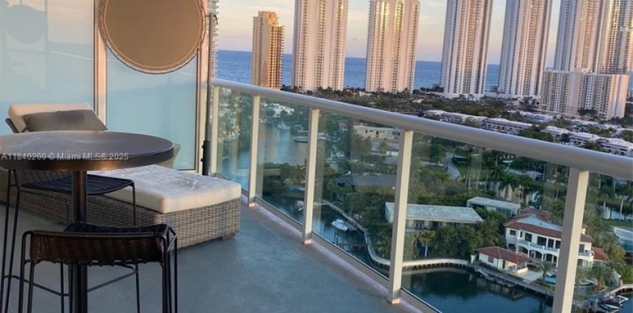 Condo à Sunny Isles Beach, Floride, 3 chambres № 1831028