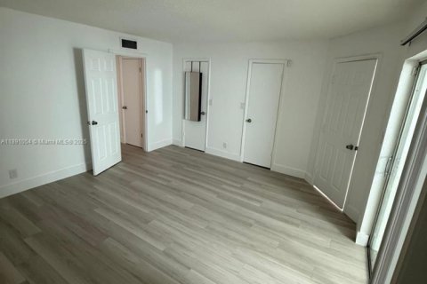 Купить кондоминиум в Санрайз, Флорида 4 спальни, 141.21м2, № 2089038 - фото 15