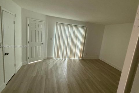 Купить кондоминиум в Санрайз, Флорида 4 спальни, 141.21м2, № 2089038 - фото 16