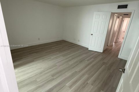 Купить кондоминиум в Санрайз, Флорида 4 спальни, 141.21м2, № 2089038 - фото 14