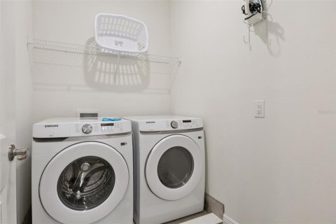 Townhouse in Kissimmee, Florida 3 bedrooms, 143.53 sq.m. № 2122525 - photo 23