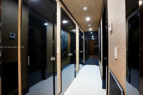 Снять в аренду виллу или дом в Корал-Гейблс, Флорида 5 спален, 524.71м2, № 2000253 - фото 3