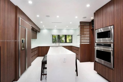 Снять в аренду виллу или дом в Корал-Гейблс, Флорида 5 спален, 524.71м2, № 2000253 - фото 4