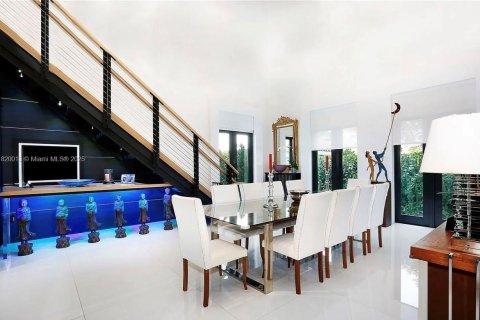 Снять в аренду виллу или дом в Корал-Гейблс, Флорида 5 спален, 524.71м2, № 2000253 - фото 6