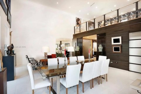 Снять в аренду виллу или дом в Корал-Гейблс, Флорида 5 спален, 524.71м2, № 2000253 - фото 5