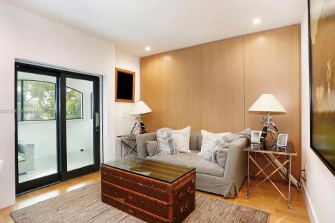 Снять в аренду виллу или дом в Корал-Гейблс, Флорида 5 спален, 524.71м2, № 2000253 - фото 16