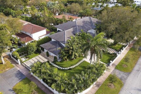 Снять в аренду виллу или дом в Корал-Гейблс, Флорида 5 спален, 524.71м2, № 2000253 - фото 23