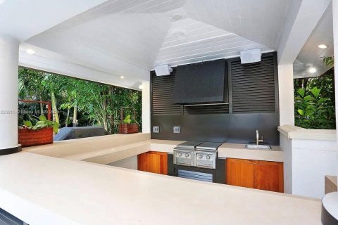 Снять в аренду виллу или дом в Корал-Гейблс, Флорида 5 спален, 524.71м2, № 2000253 - фото 22