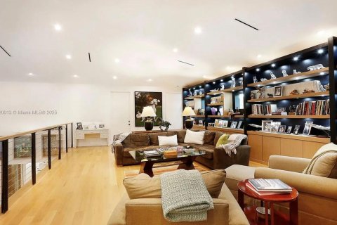 Снять в аренду виллу или дом в Корал-Гейблс, Флорида 5 спален, 524.71м2, № 2000253 - фото 12