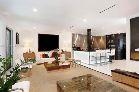 Снять в аренду виллу или дом в Корал-Гейблс, Флорида 5 спален, 524.71м2, № 2000253 - фото 9