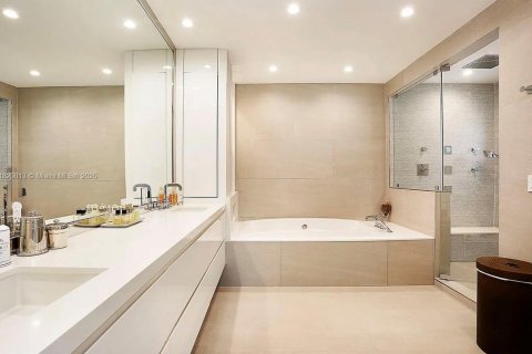 Снять в аренду виллу или дом в Корал-Гейблс, Флорида 5 спален, 524.71м2, № 2000253 - фото 17