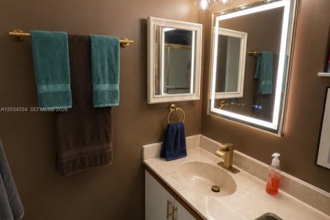 Condo in Coconut Creek, Florida, 2 bedrooms  № 2086897 - photo 8