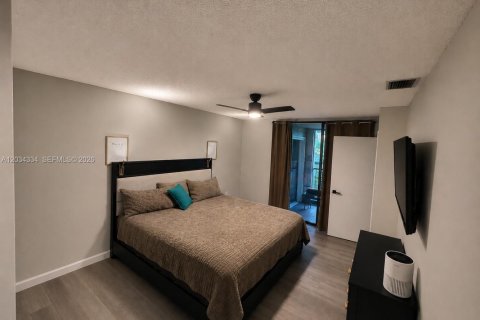 Condo in Coconut Creek, Florida, 2 bedrooms  № 2086897 - photo 13
