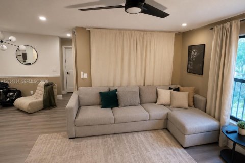 Condo in Coconut Creek, Florida, 2 bedrooms  № 2086897 - photo 3