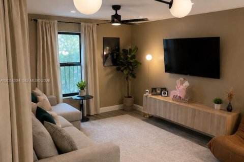 Condo in Coconut Creek, Florida, 2 bedrooms  № 2086897 - photo 2