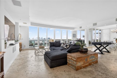 Condo in Miami Beach, Florida, 4 bedrooms  № 2071980 - photo 11