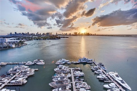 Condo in Miami Beach, Florida, 4 bedrooms  № 2071980 - photo 2