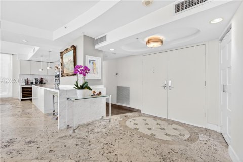 Condo in Miami Beach, Florida, 4 bedrooms  № 2071980 - photo 12