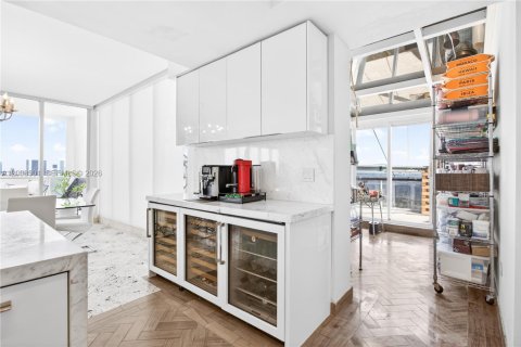 Condo in Miami Beach, Florida, 4 bedrooms  № 2071980 - photo 20