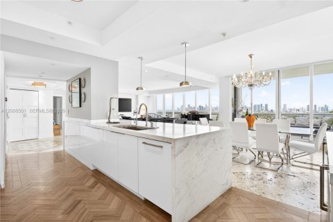 Condo in Miami Beach, Florida, 4 bedrooms  № 2071980 - photo 17