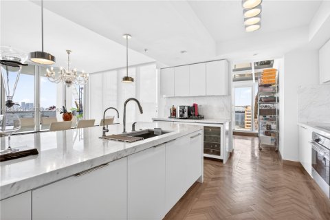 Condo in Miami Beach, Florida, 4 bedrooms  № 2071980 - photo 19