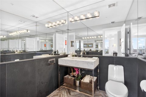 Condo in Miami Beach, Florida, 4 bedrooms  № 2071980 - photo 13