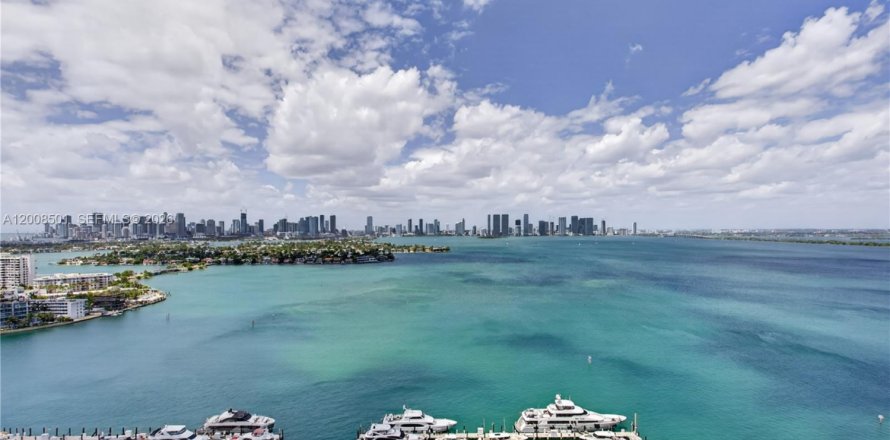 Condo in Miami Beach, Florida, 4 bedrooms  № 2071980