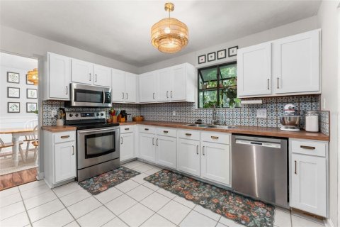 House in Gainesville, Florida 3 bedrooms, 124.86 sq.m. № 2093067 - photo 10