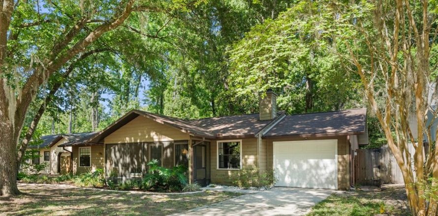 House in Gainesville, Florida 3 bedrooms, 124.86 sq.m. № 2093067