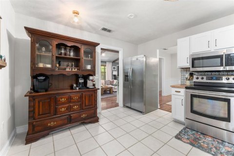 House in Gainesville, Florida 3 bedrooms, 124.86 sq.m. № 2093067 - photo 11