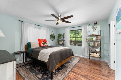 House in Gainesville, Florida 3 bedrooms, 124.86 sq.m. № 2093067 - photo 13
