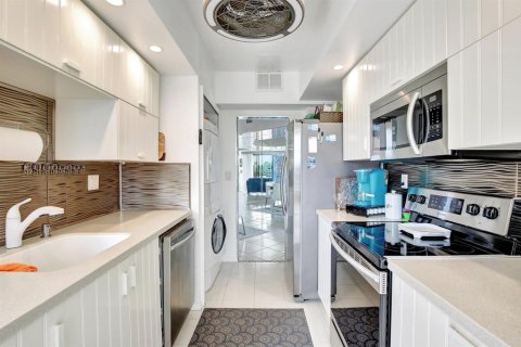 Condominio en venta en Lauderhill, Florida, 2 dormitorios, 149.29 m2 № 2083098 - foto 14