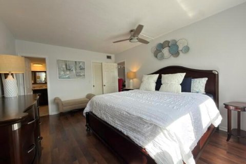 Condo in North Palm Beach, Florida, 2 bedrooms № 2190135 - photo 14