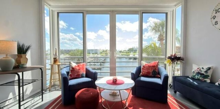 Condo in North Palm Beach, Florida, 2 bedrooms № 2190135