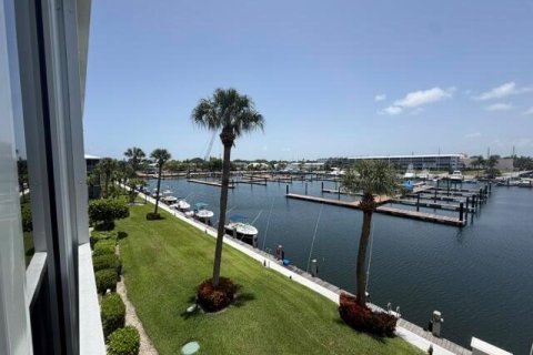Condo in North Palm Beach, Florida, 2 bedrooms № 2190135 - photo 23