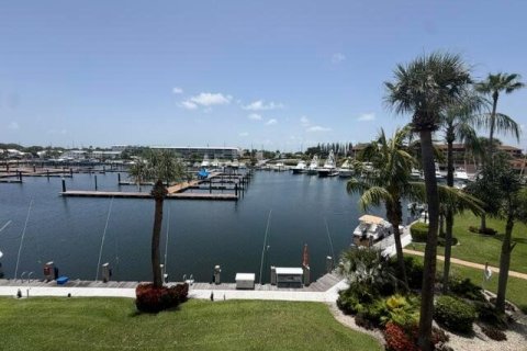 Condo in North Palm Beach, Florida, 2 bedrooms № 2190135 - photo 22