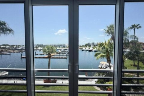 Condo in North Palm Beach, Florida, 2 bedrooms № 2190135 - photo 21