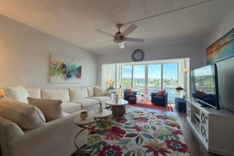 Condo in North Palm Beach, Florida, 2 bedrooms № 2190135 - photo 5