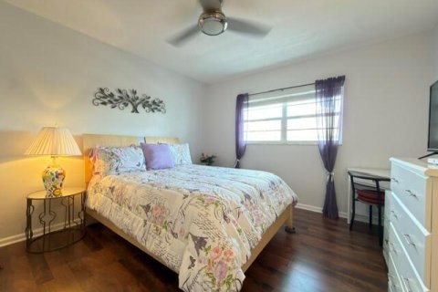 Condo in North Palm Beach, Florida, 2 bedrooms № 2190135 - photo 18