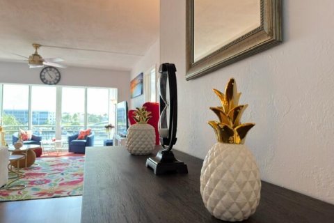 Condo in North Palm Beach, Florida, 2 bedrooms № 2190135 - photo 10
