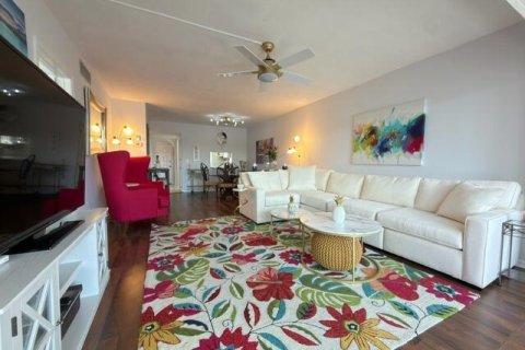 Condo in North Palm Beach, Florida, 2 bedrooms № 2190135 - photo 3