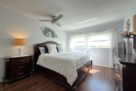 Condo in North Palm Beach, Florida, 2 bedrooms № 2190135 - photo 15