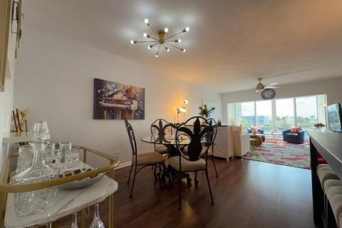 Condo in North Palm Beach, Florida, 2 bedrooms № 2190135 - photo 7