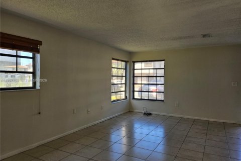 Adosado en alquiler en Miami, Florida, 3 dormitorios, 110.55 m2 № 2029750 - foto 4