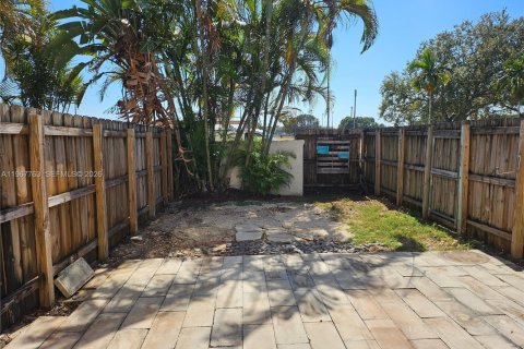 Adosado en alquiler en Miami, Florida, 3 dormitorios, 110.55 m2 № 2029750 - foto 11