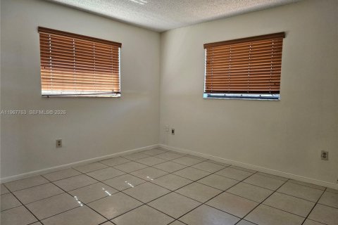 Adosado en alquiler en Miami, Florida, 3 dormitorios, 110.55 m2 № 2029750 - foto 3